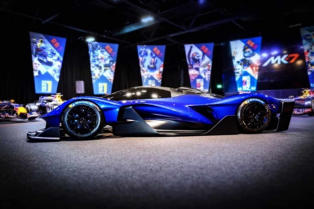 Lateral presentaci&oacute;n supercoche de Red Bull