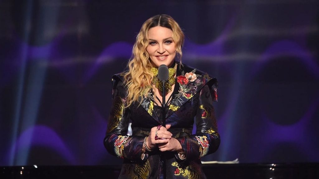 Cumplea&ntilde;os de Madonna recibiendo un premio