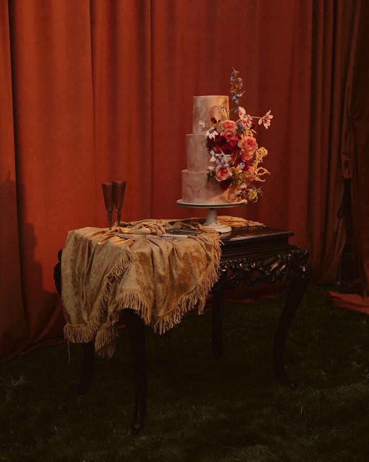 boda, Dos m&aacute;s en la mesa