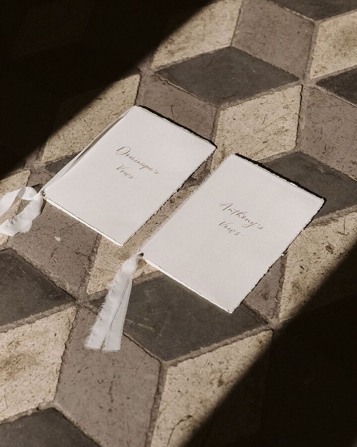 boda, Dos m&aacute;s en la mesa