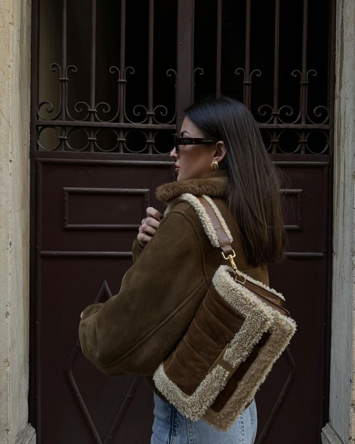 Alexandra Pereira, long midi