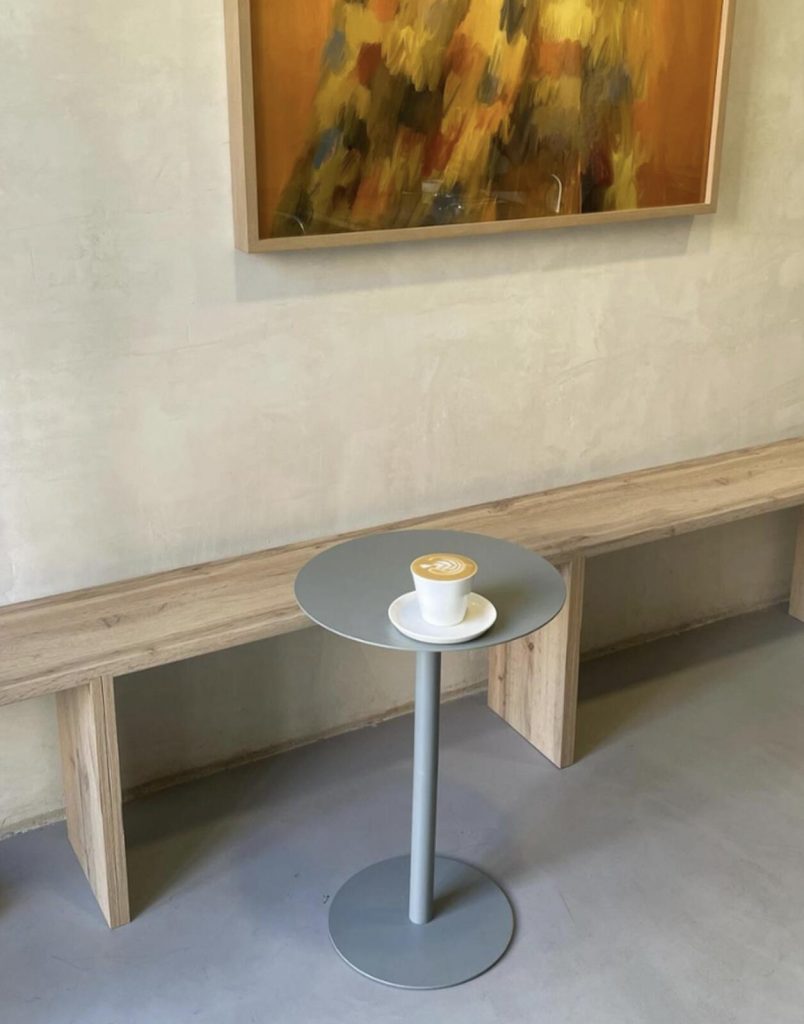 Meda con caf&eacute; en la cafeter&iacute;as de Madrid Cuadra Caf&eacute;