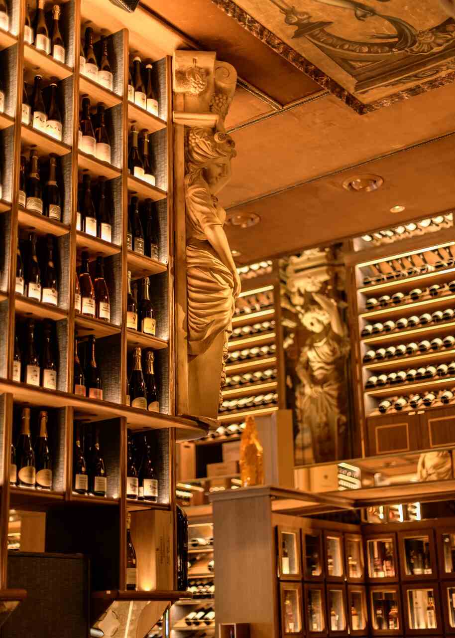 The Library, Madrid, vino