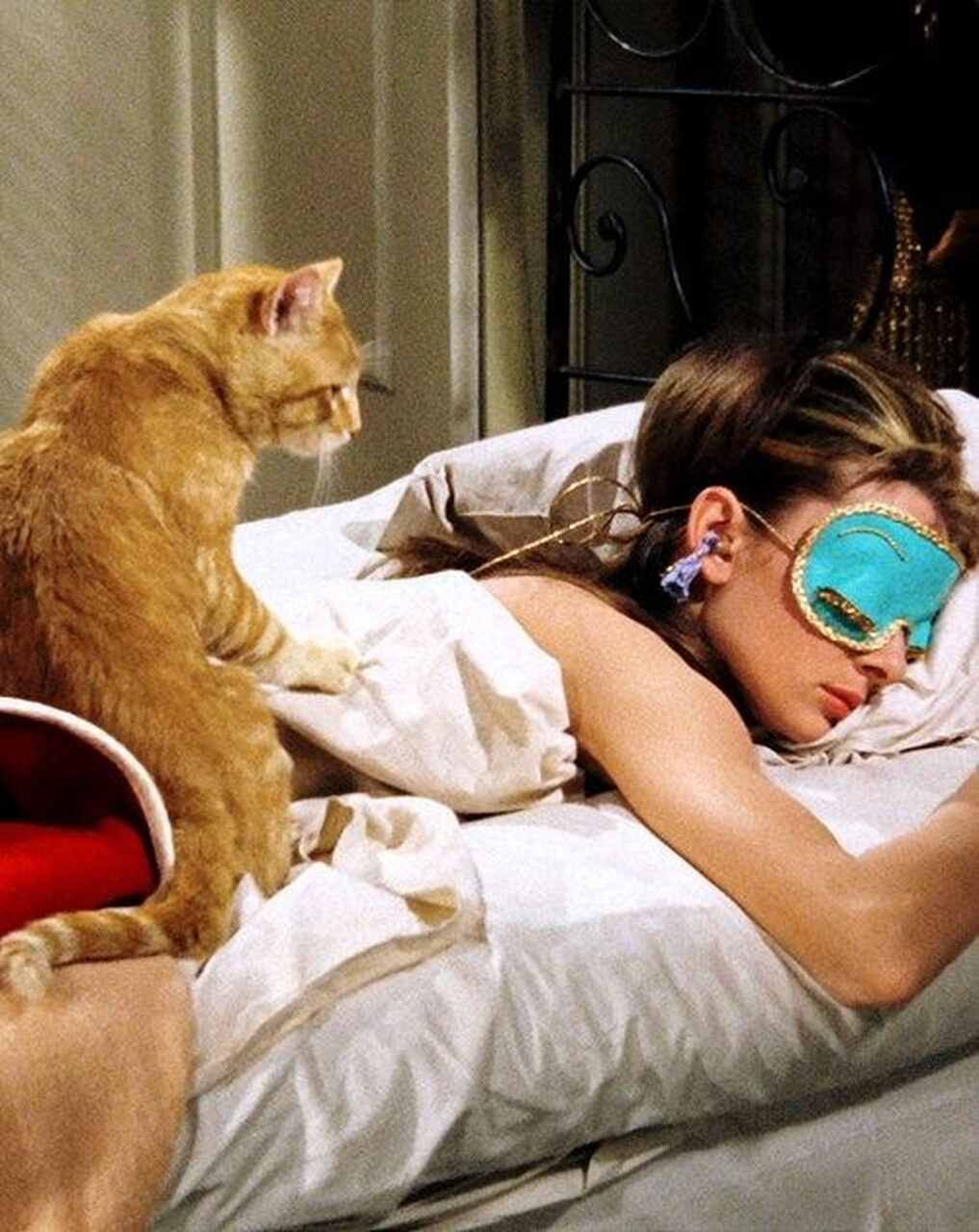 S&aacute;banas de seda, Audrey Hepburn, Desayuno con diamantes