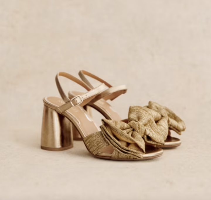 Sandalias doradas S&egrave;zane, zapatos tac&oacute;n invitada