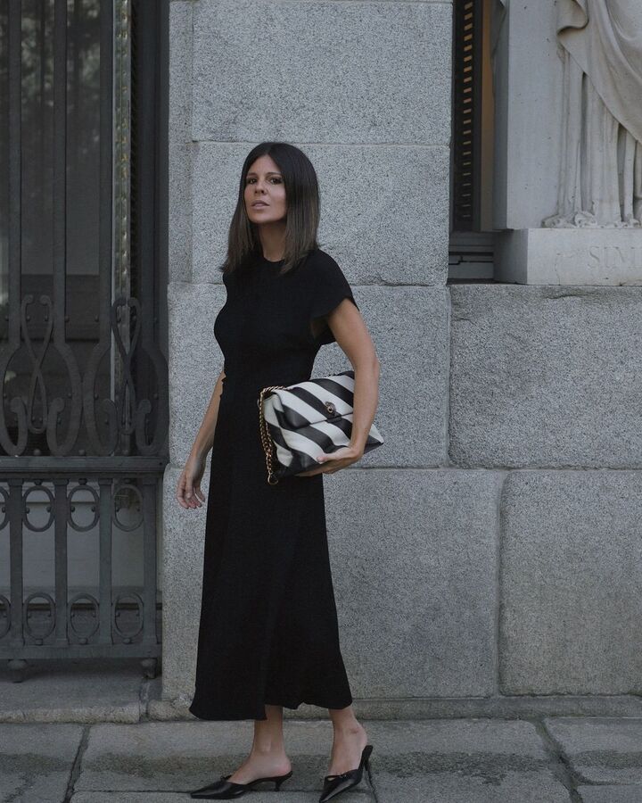 Vestido midi negro, Nochebuena