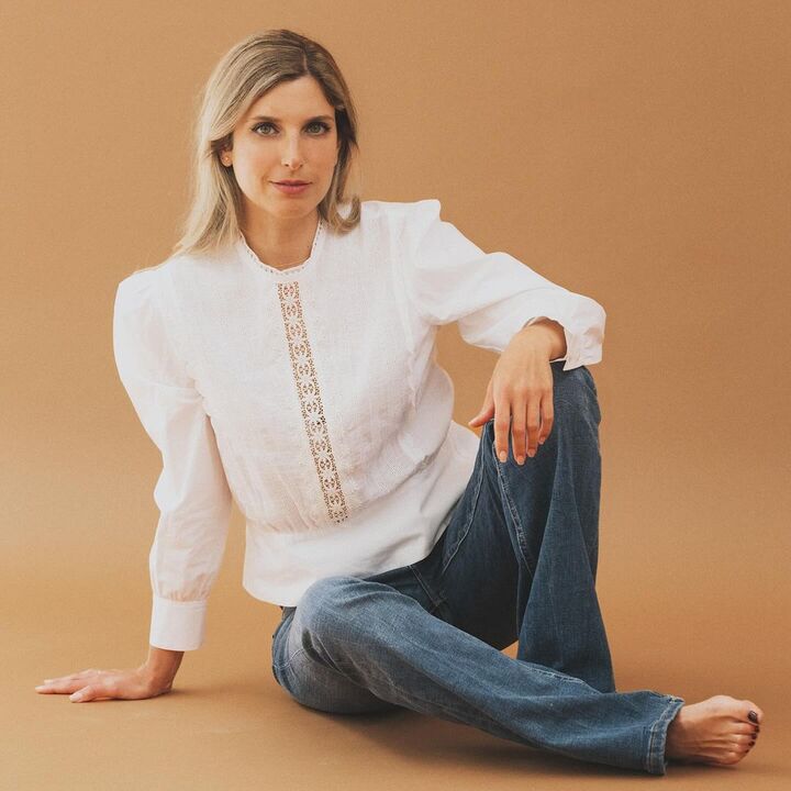 Judith Garc&iacute;a, Mani Cure