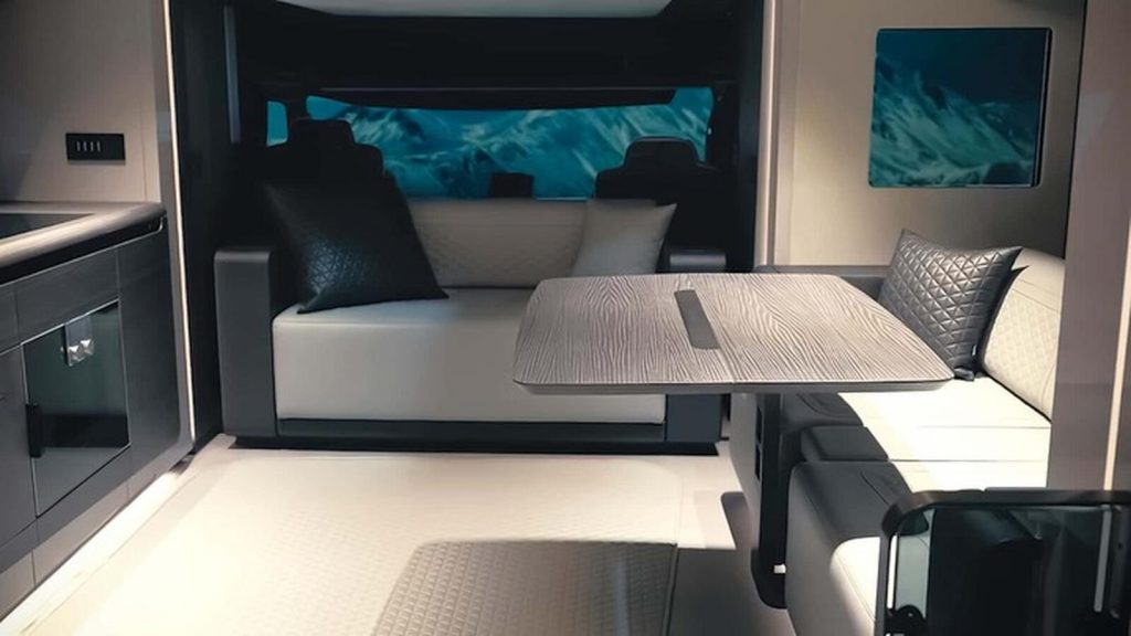 Zona de sal&oacute;n de la caravana de Brabus
