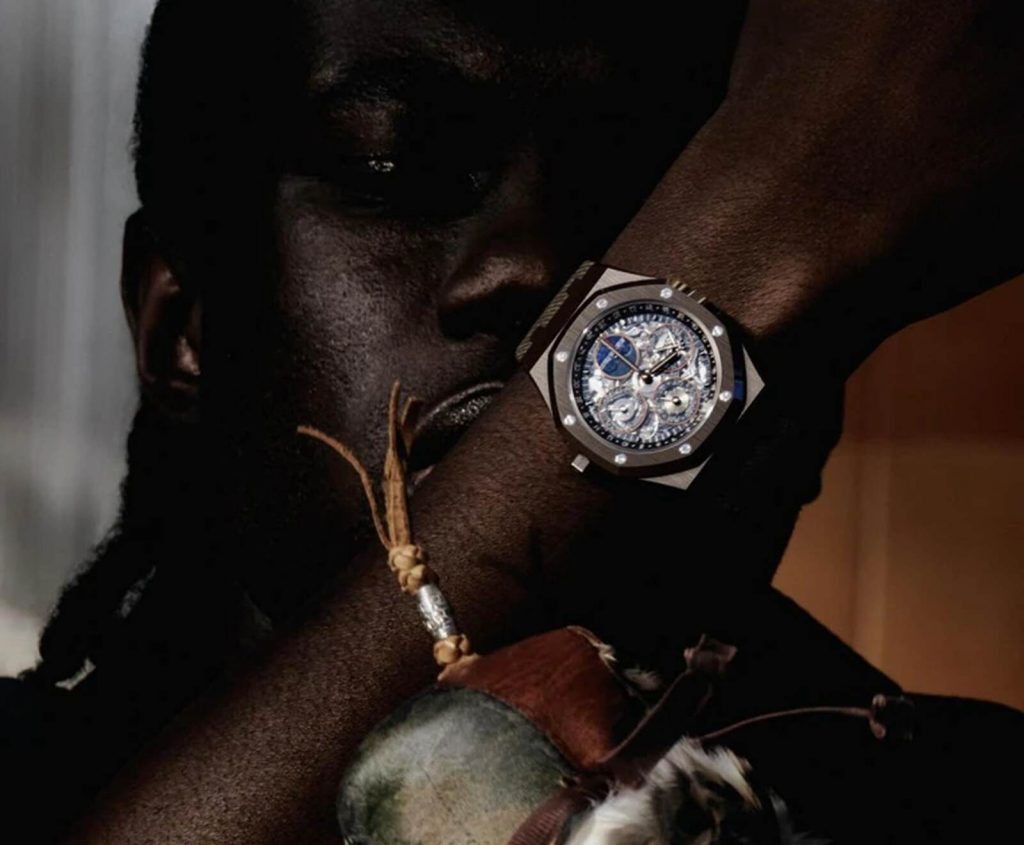 Modelo marr&oacute;n de Travis Scott para Audemars