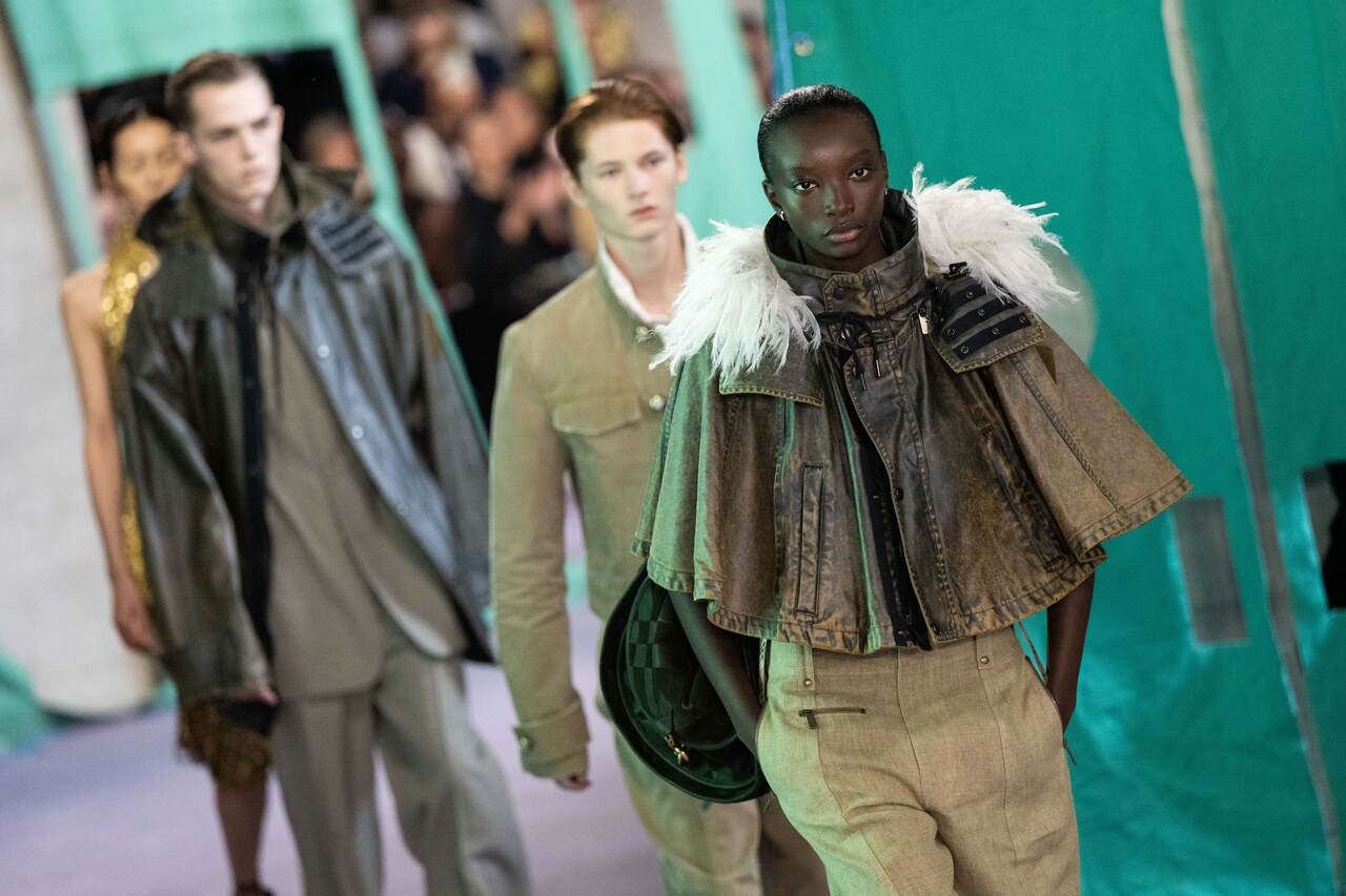 desfile Burberry London Fashion Week piel sintética