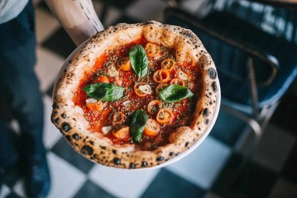 Pizza de grosso napoletano