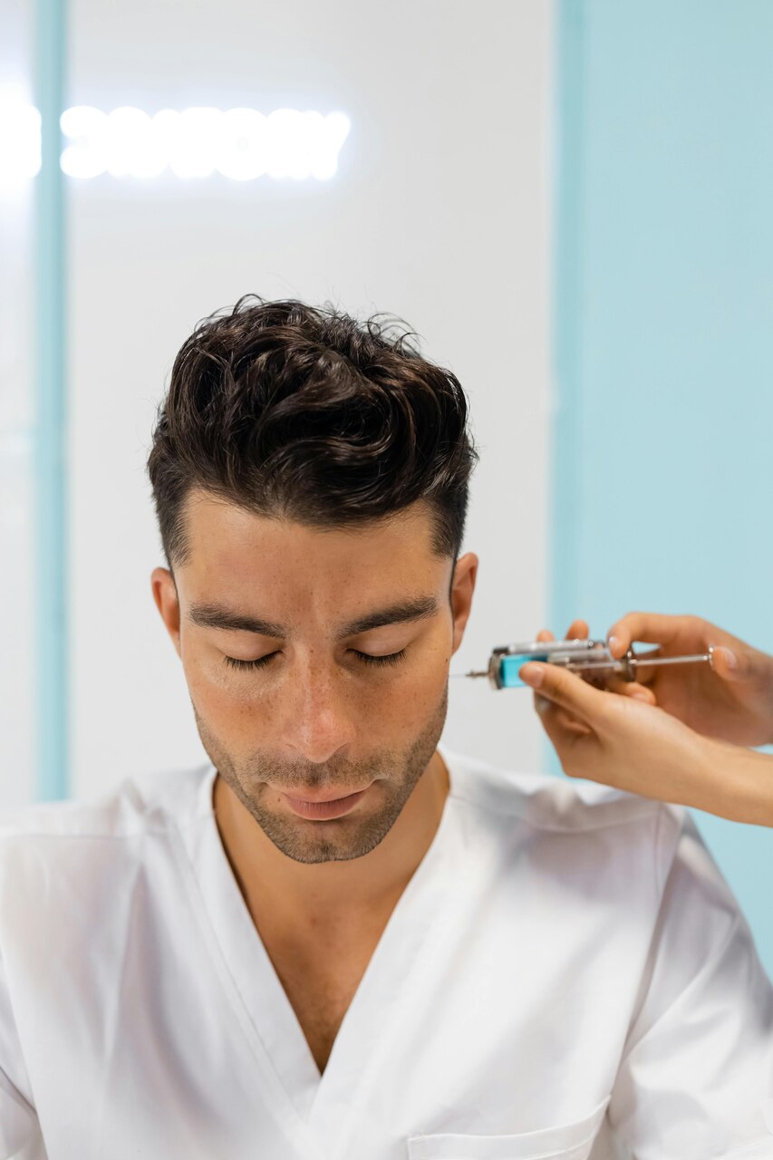 pinchazo est&eacute;tica hombre masculina