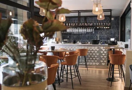 Barra de&ntilde; restaurante DeAt&uacute;n en Madrid