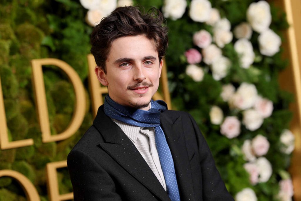 Thimoth&eacute;e Chalamet posando, Globos de Oro 2025