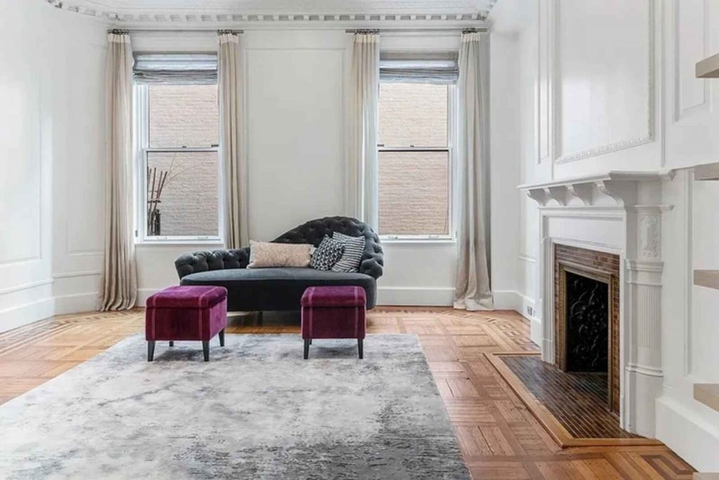 Sal&oacute;n de una casa de Nueva York