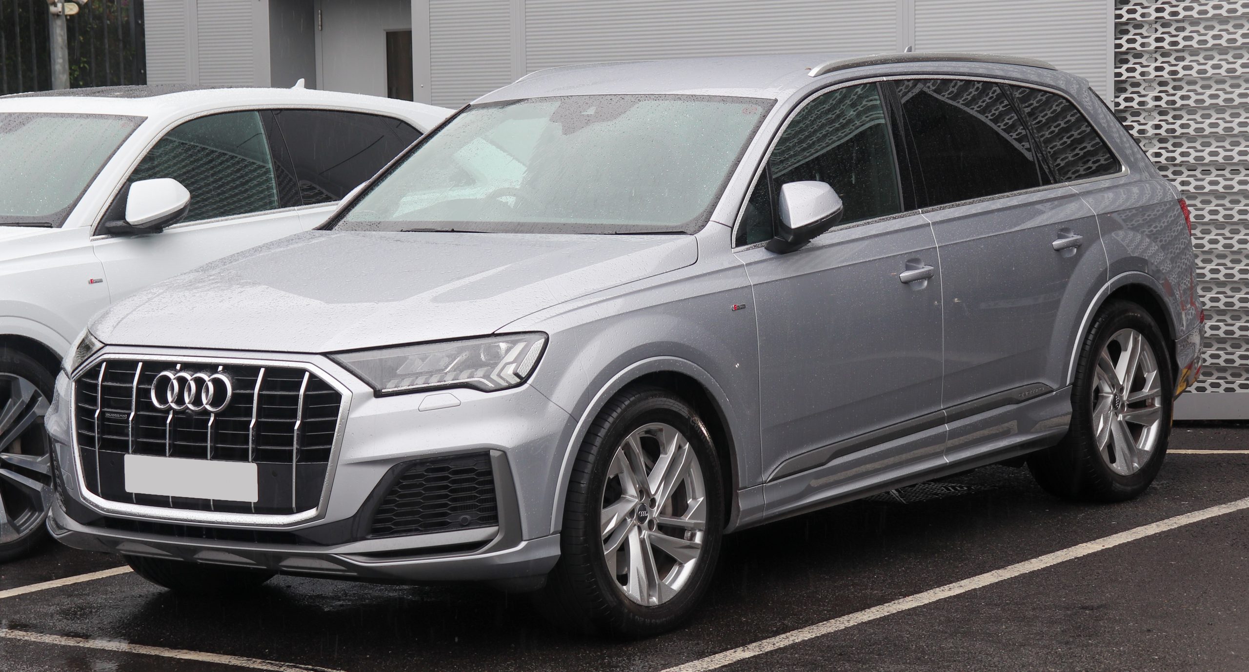 Audi Q7, Audi 