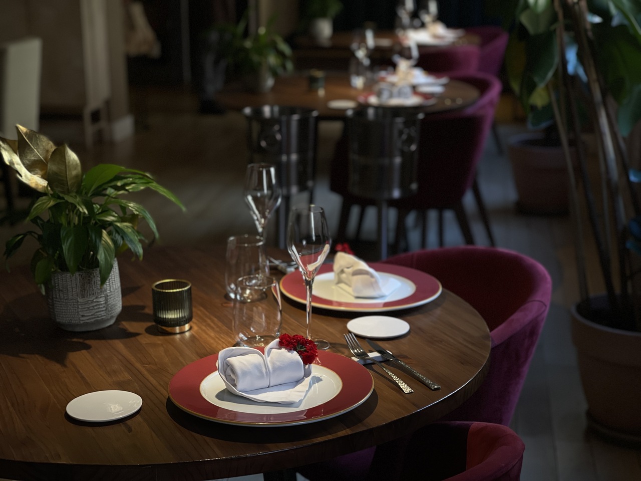 Restaurante Francés, Restaurantes reservado