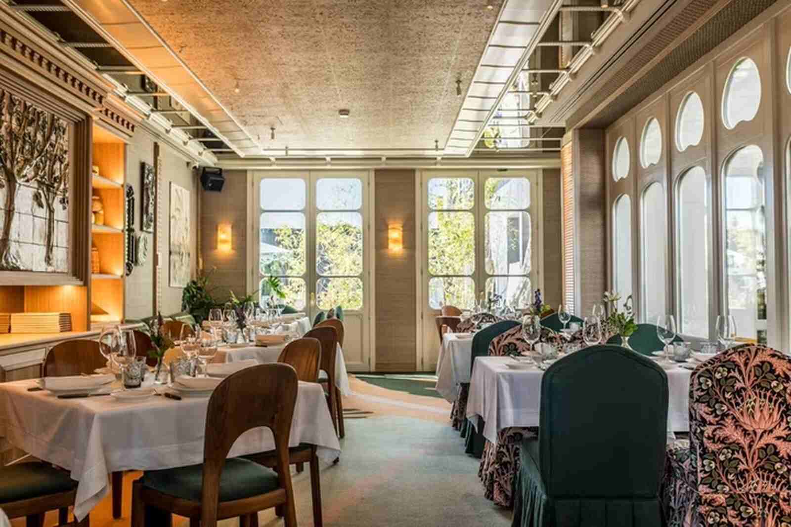 Interior del restaurante &Aacute;urea, el favorito de Richard Gere
