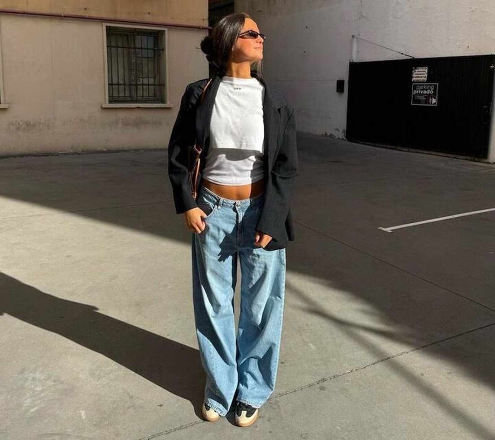 Victoria Federica posando en su instagram con las Adidas Samba