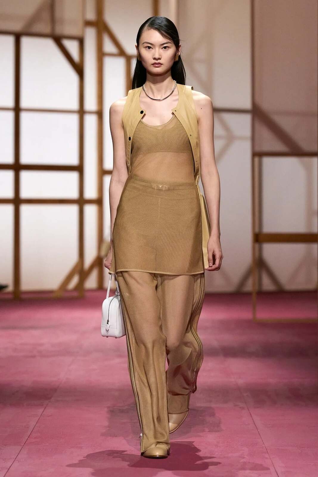 Look transparente de Herm&egrave;s