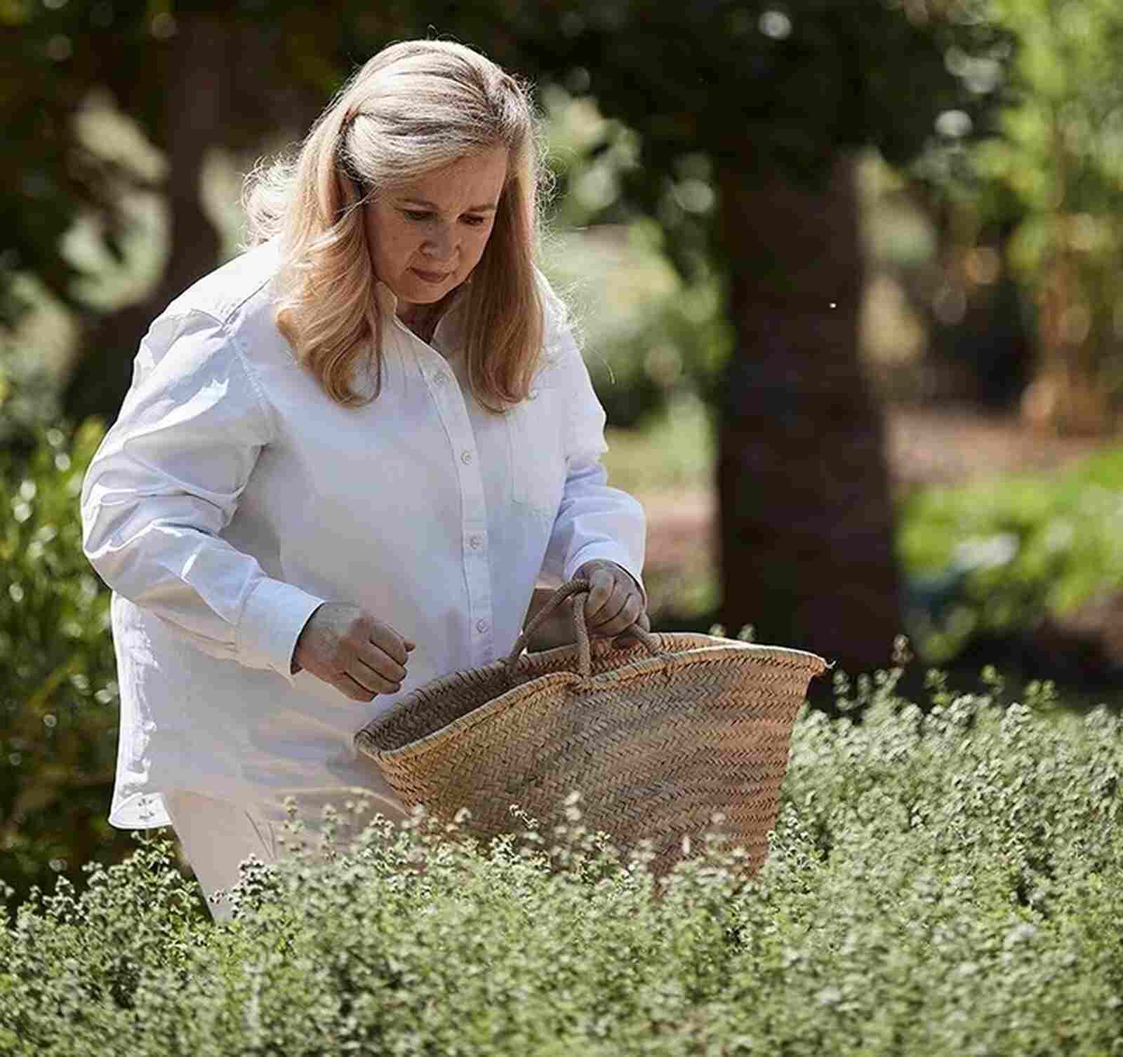 Helene Darroze recogiendo verduras, chef Michelin