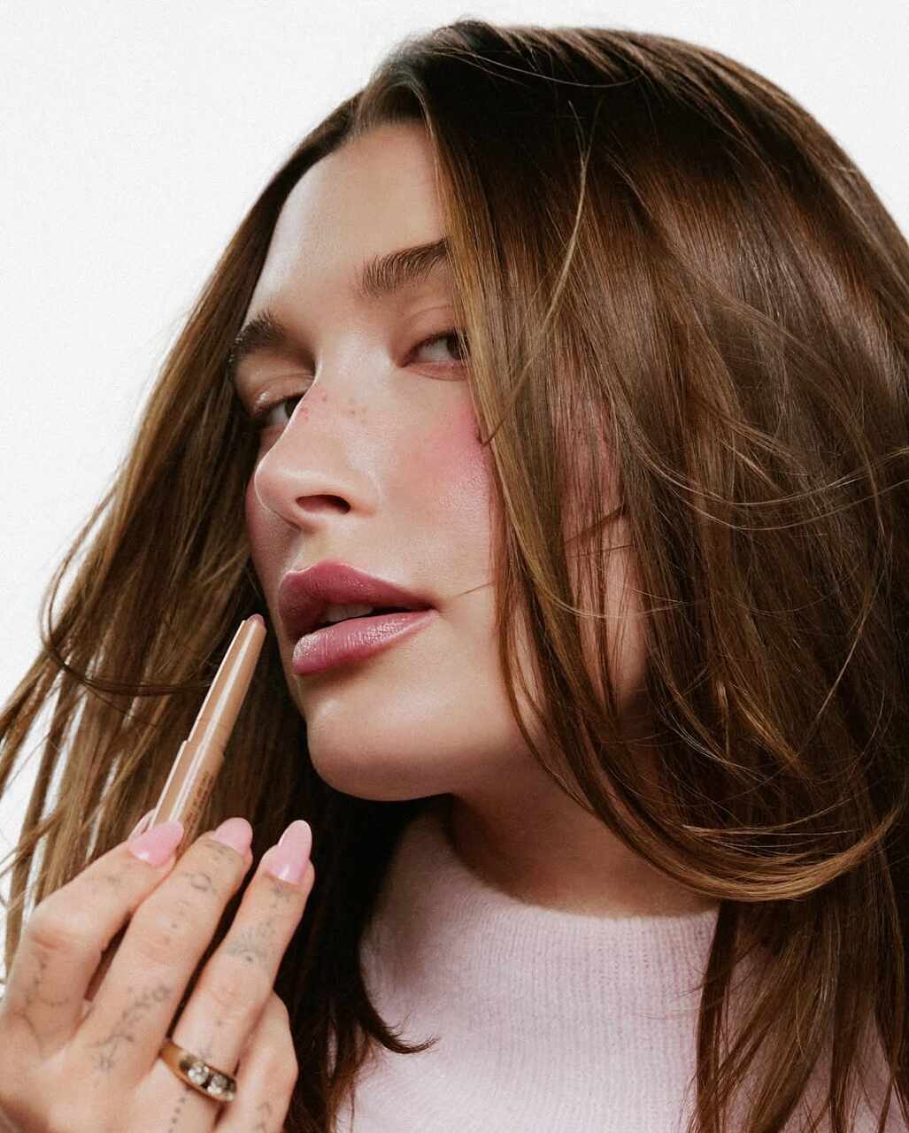 U&ntilde;as Hailey Bieber