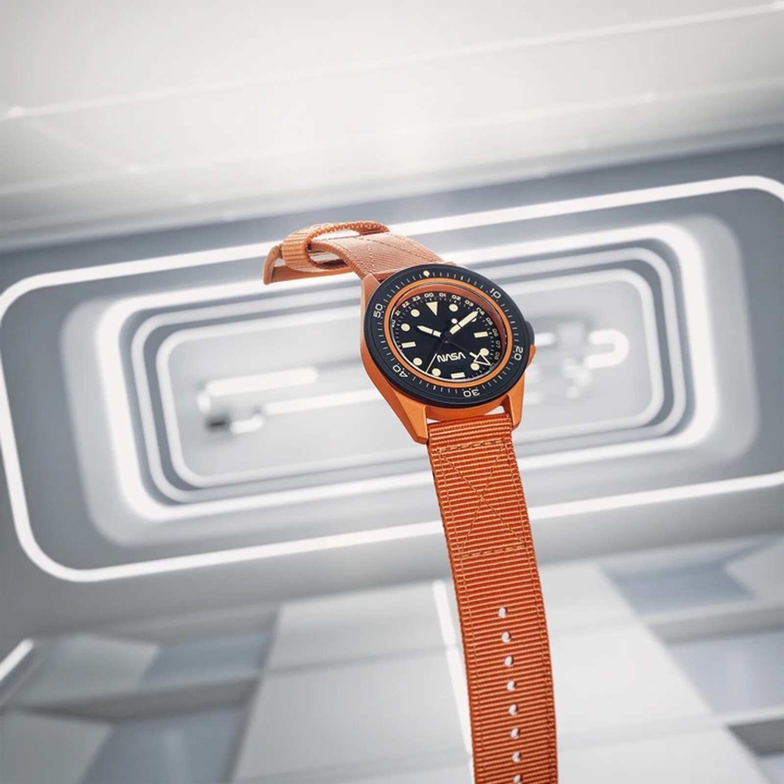 Reloj naranja de la NASA