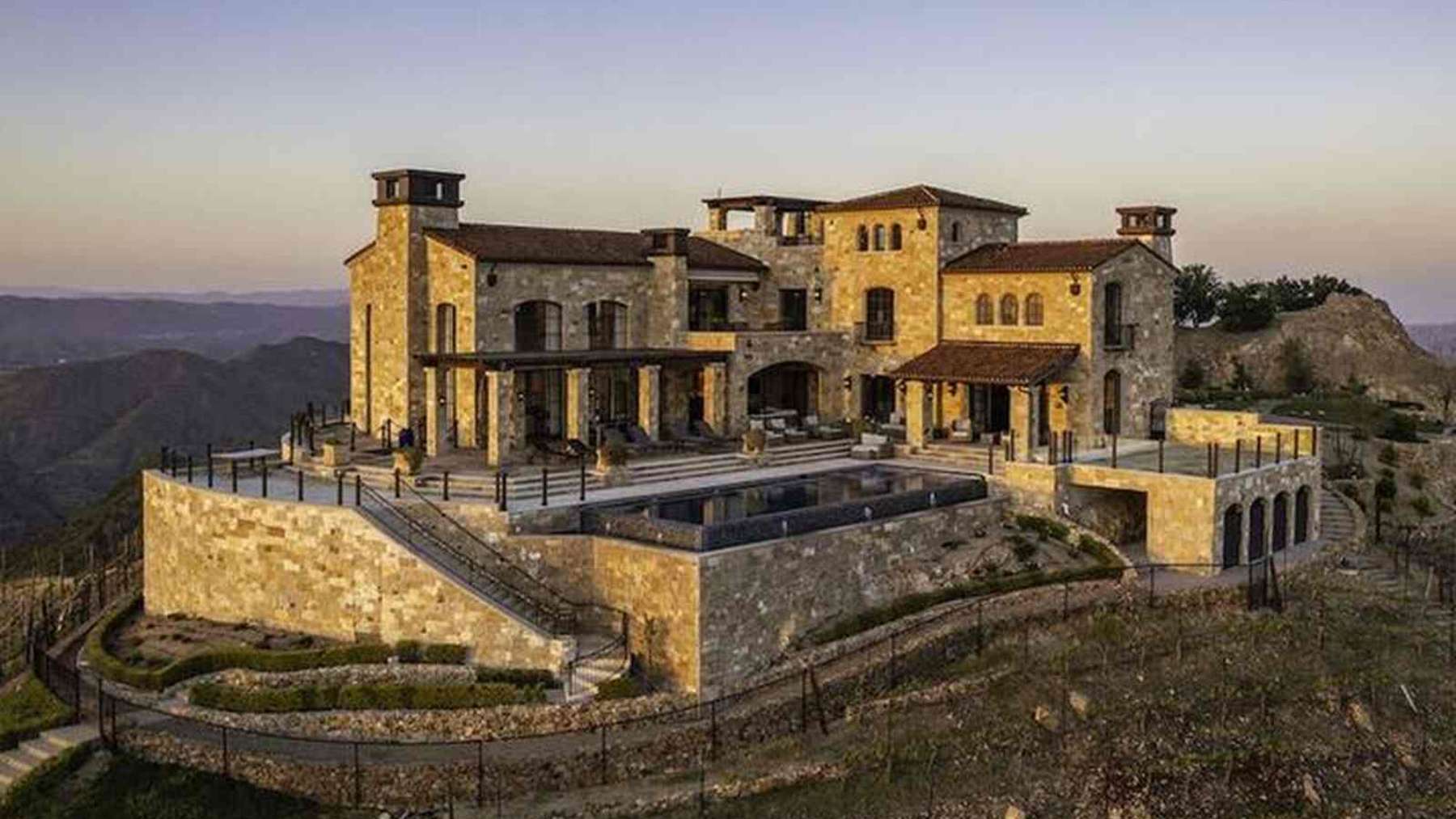 Exterior de la mansi&oacute;n de Malib&uacute; de las Hadid