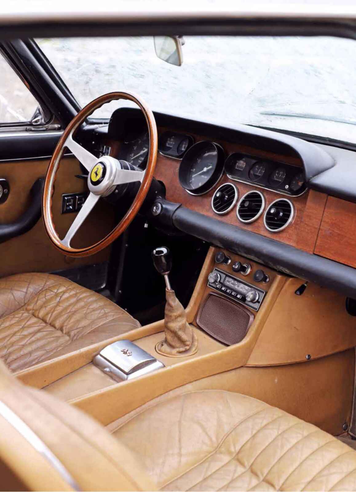 Interior del Ferrari 330 GT a subasta