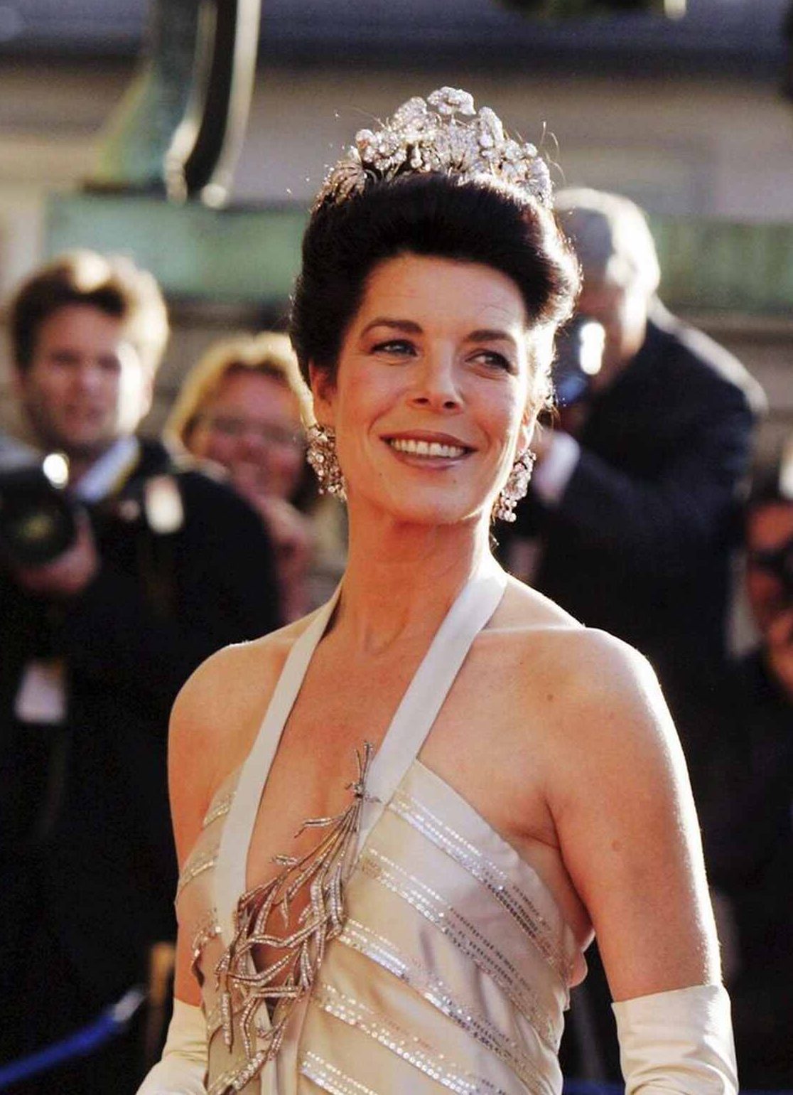 Carolina de M&oacute;naco con el broche de Chaumet de Karl Lagerfeld