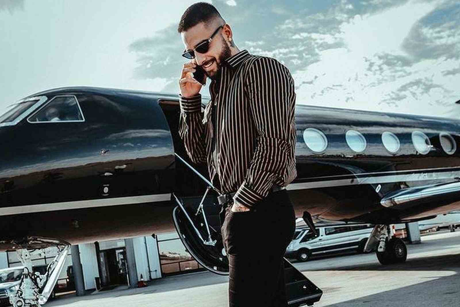 Maluma con su avión privado