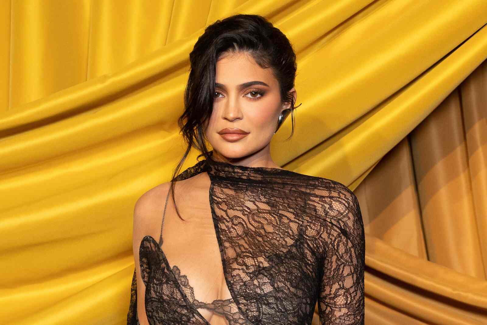 Kylie Jenner con maquillaje suave