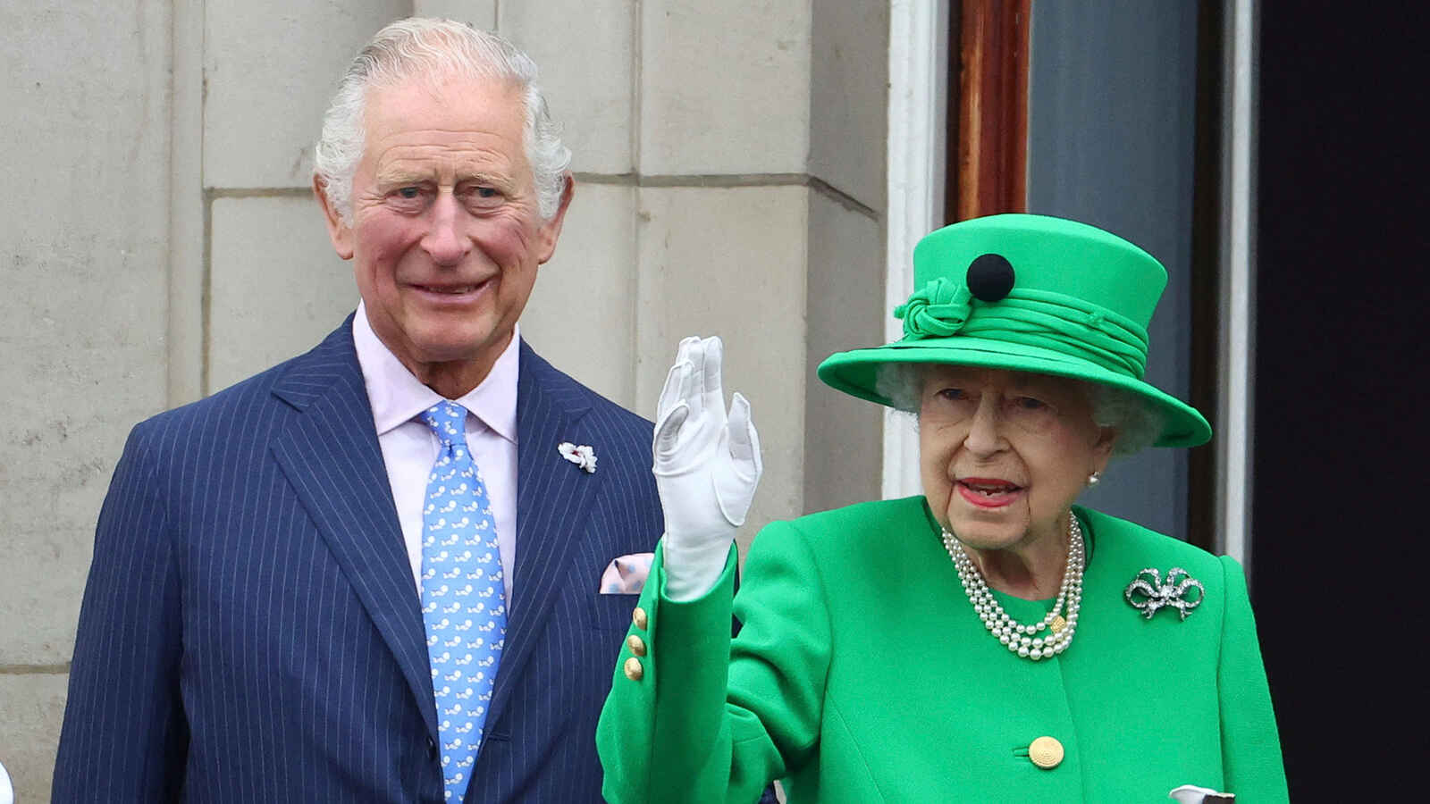 Carlos III e Isabel II posando