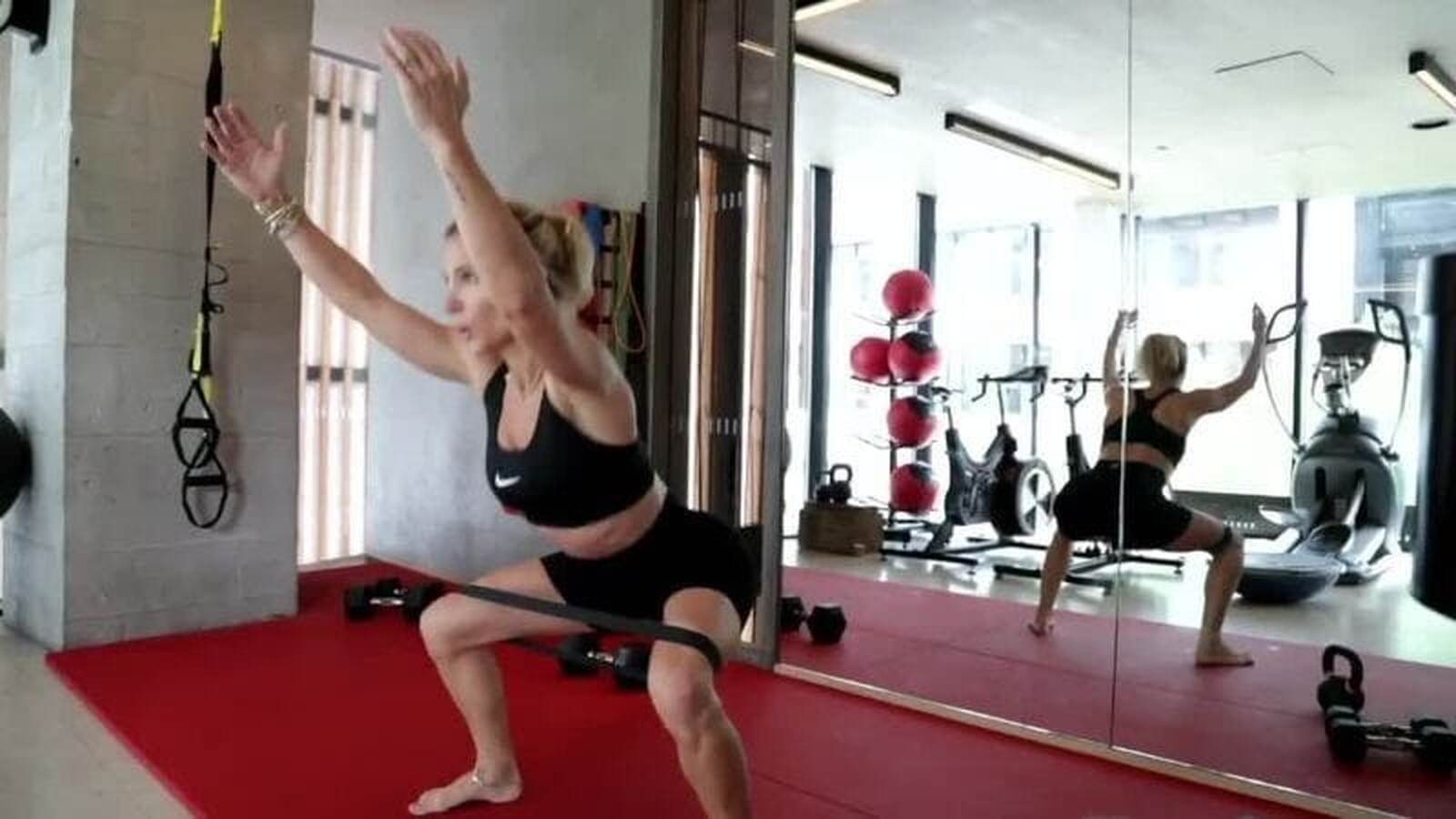 Elsa Pataky haciendo ejercicios de gl&uacute;teos