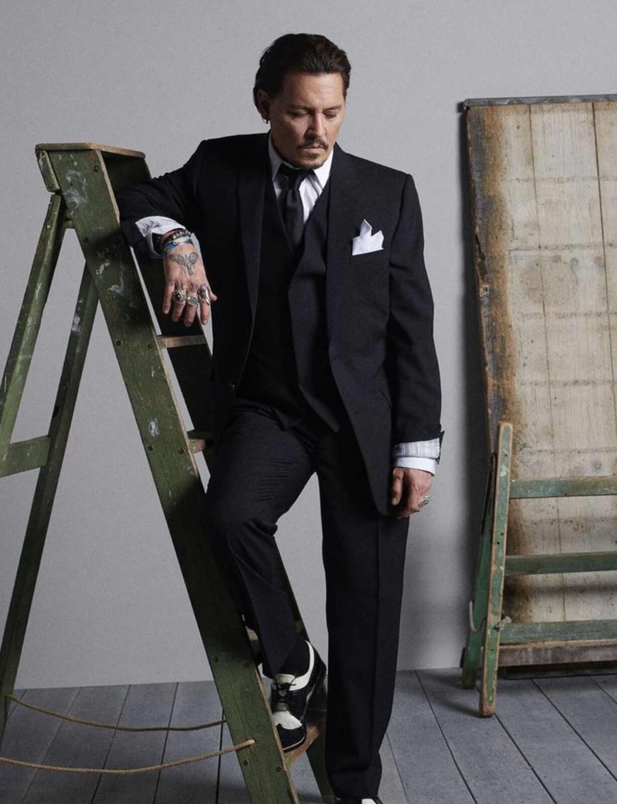 Johnny Depp posando