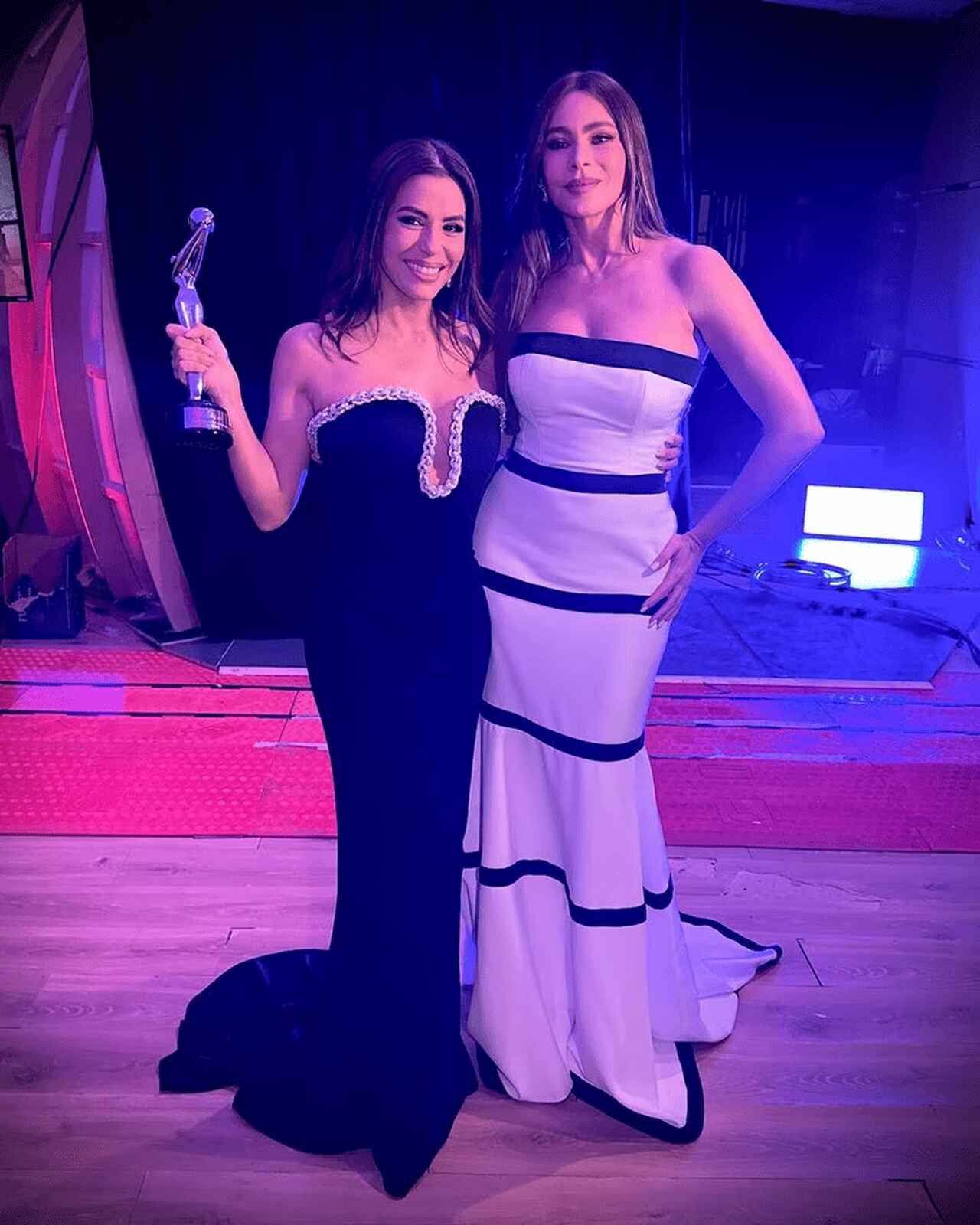 Eva Longoria y Sof&iacute;a Vergara en los Premios Platino 2025