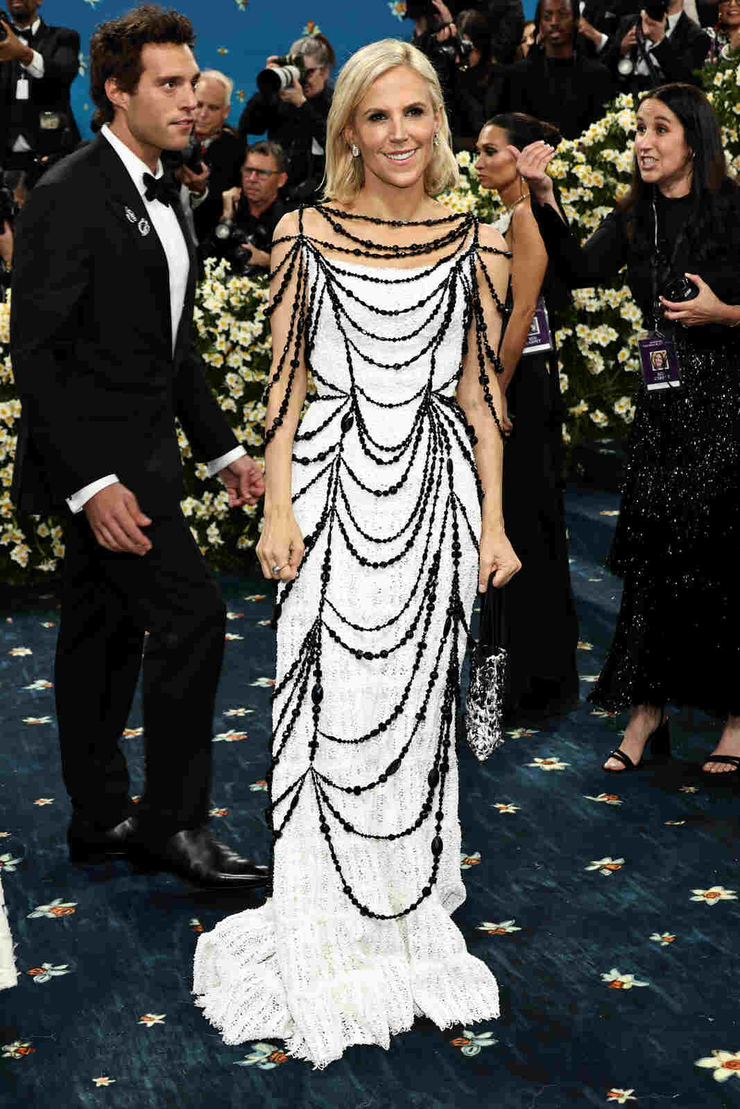 Tory Burch posando