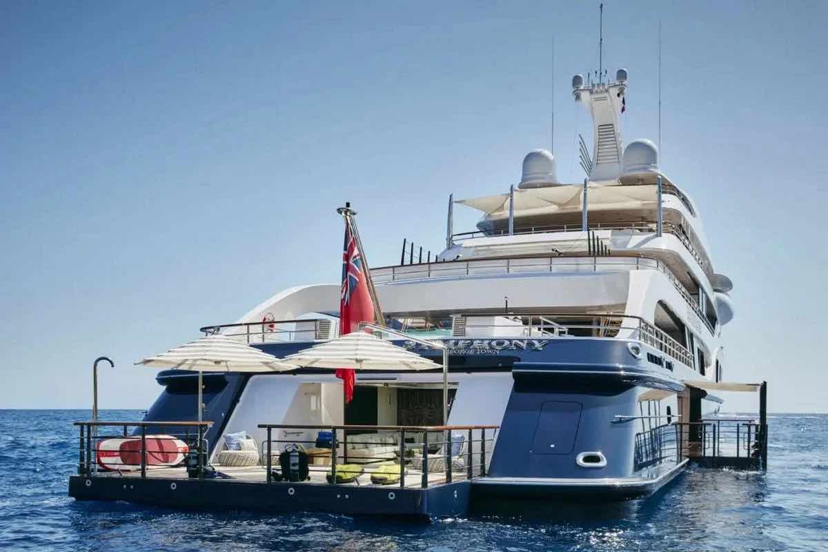 Exterios del yate de Bernard Arnault en el Gran Premio de M&oacute;naco