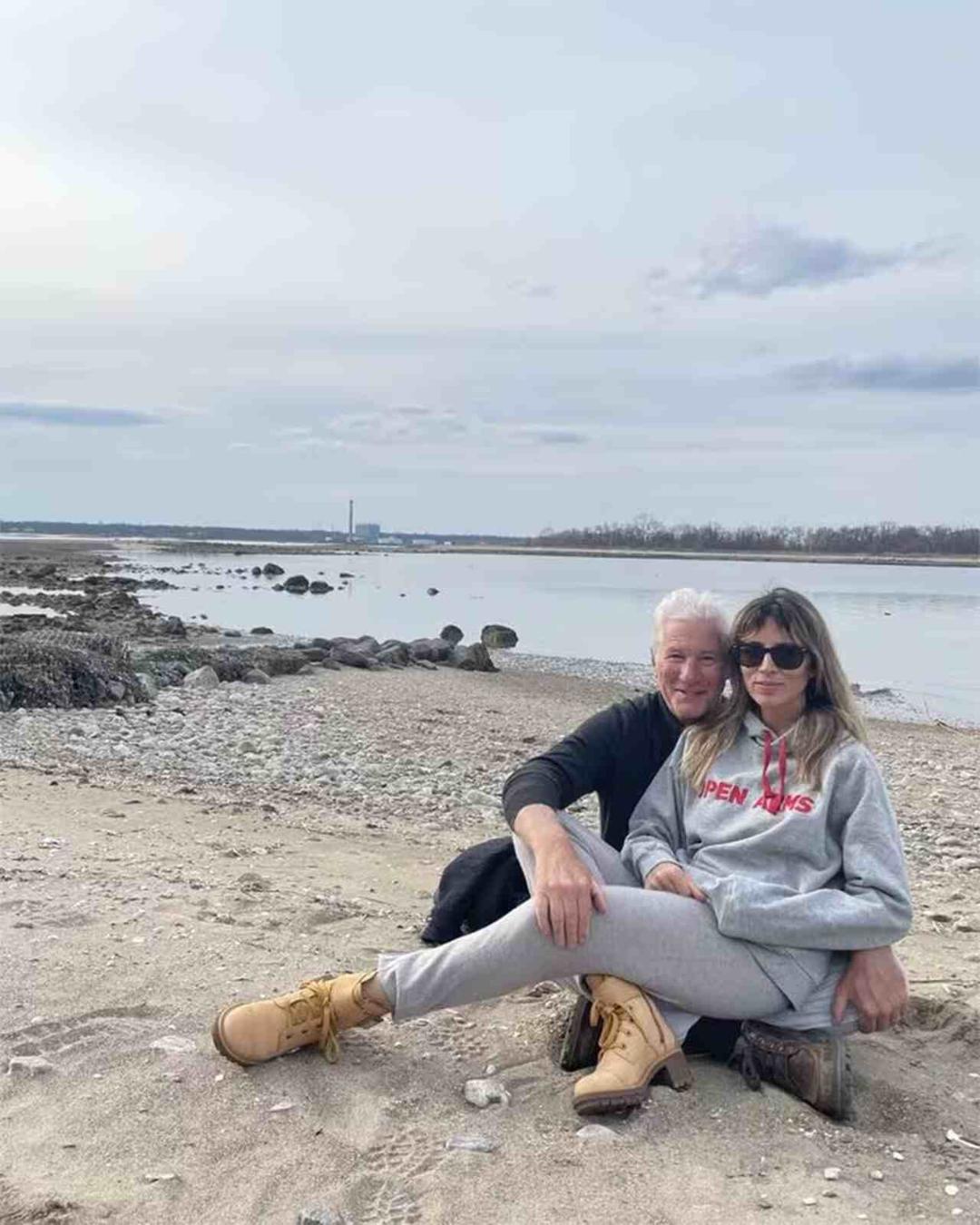 Richard y Alejandra Gere en una playa de A Coru&ntilde;a