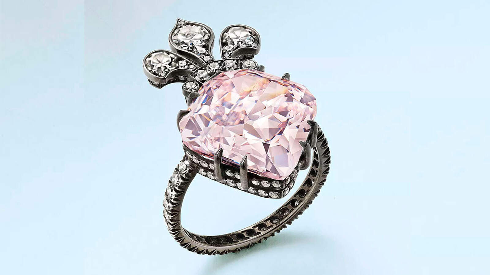Anillo con diamante rosa de Mar&iacute;a Antonieta