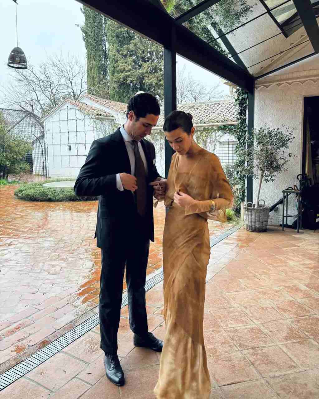 vestido en tonos tierra boda