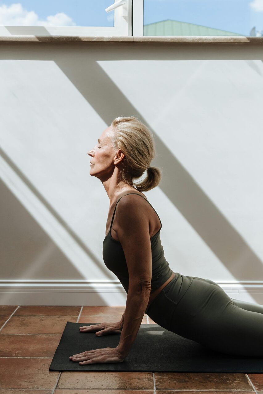 yoga mayores de 65 años