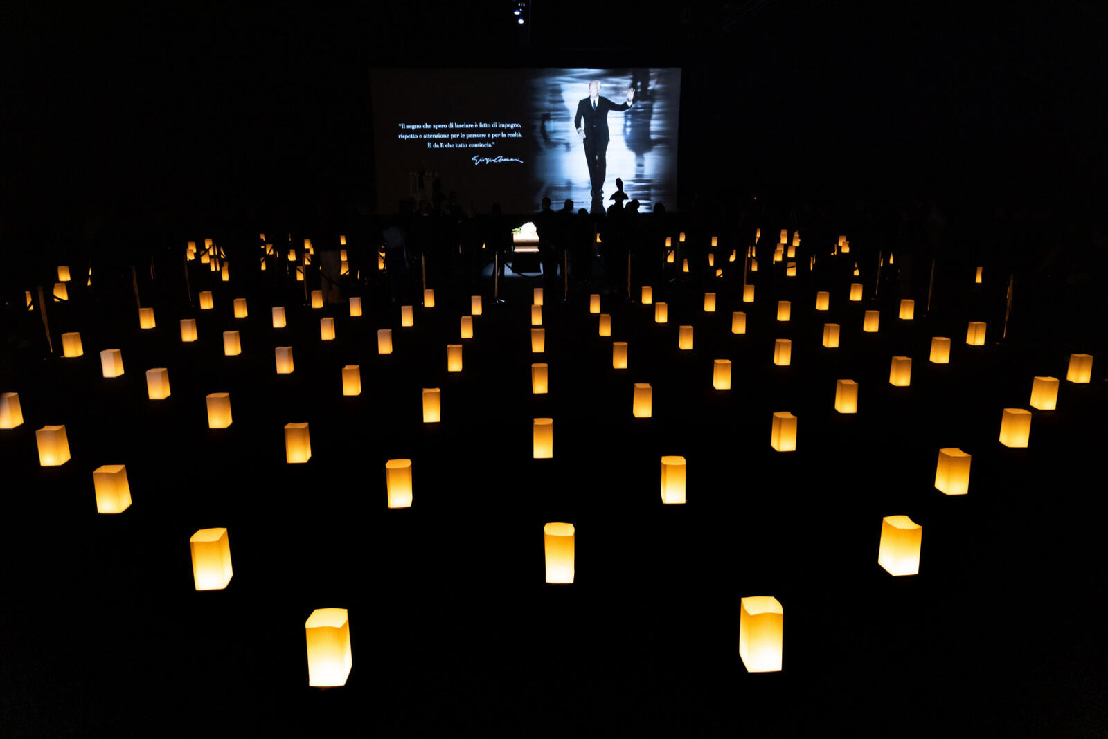Interior del funeral de Armani