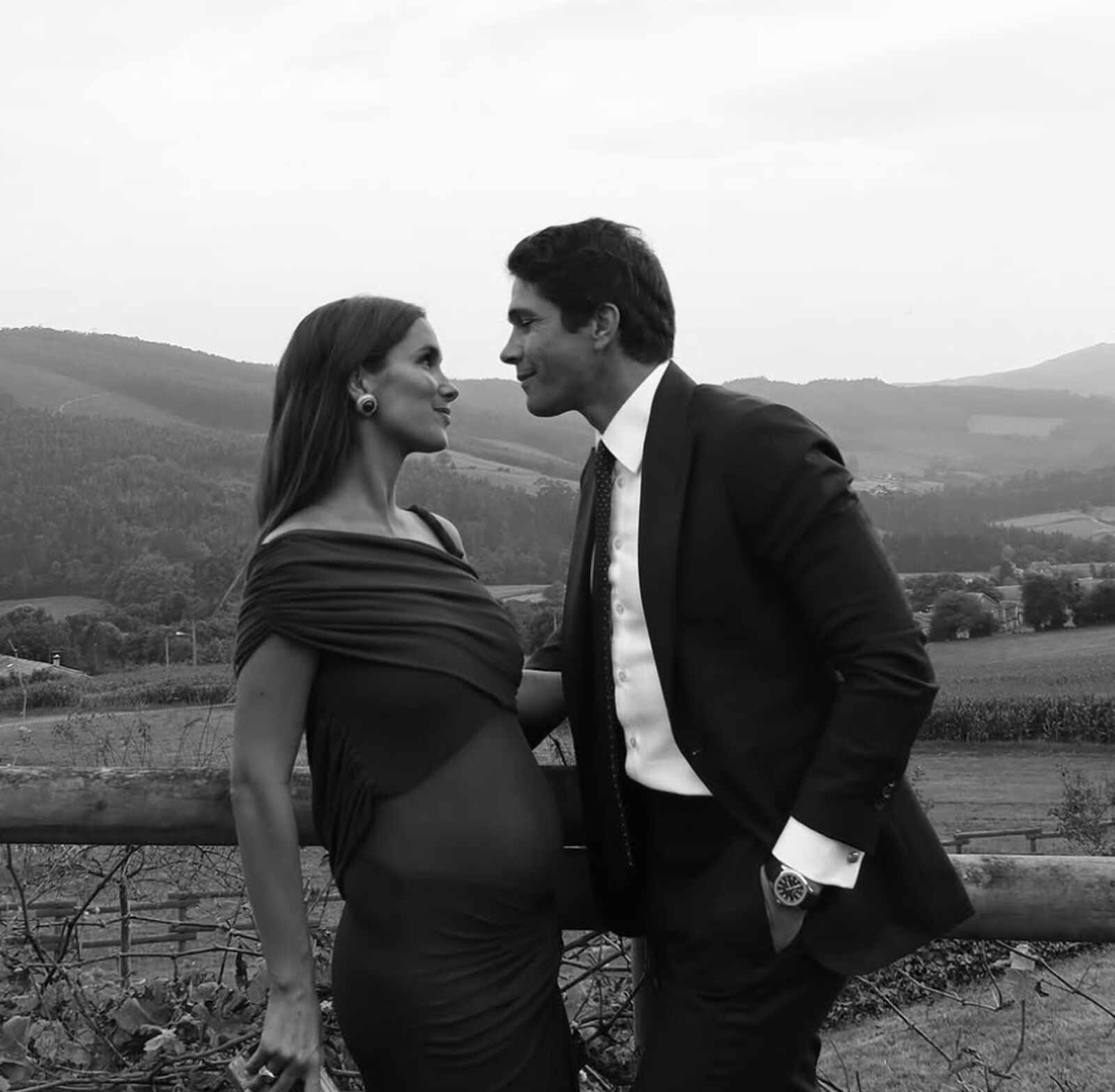 Mar&iacute;a Pombo y Pablo Castellanos posando