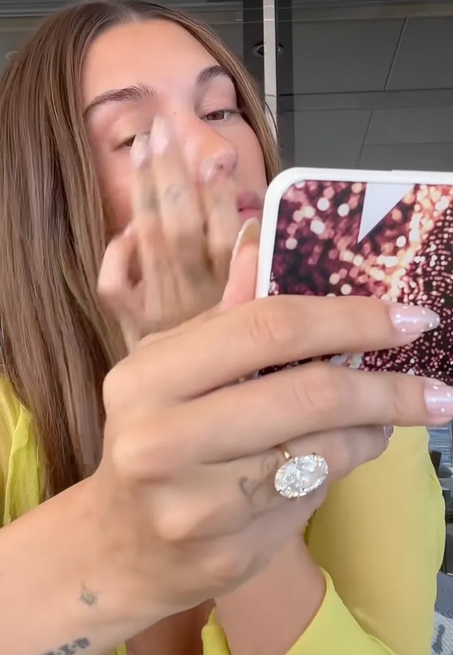 u&ntilde;as