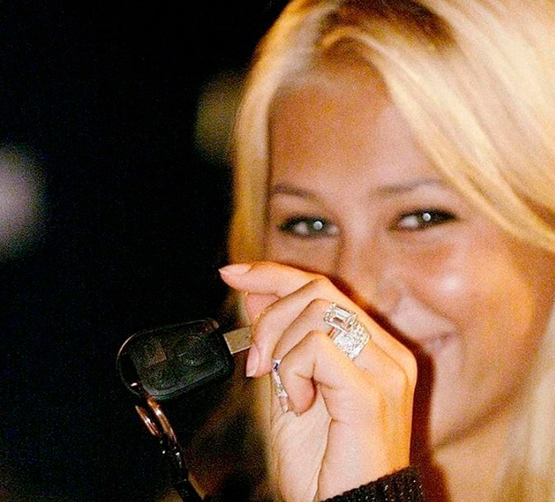 Anna Kournikova posando