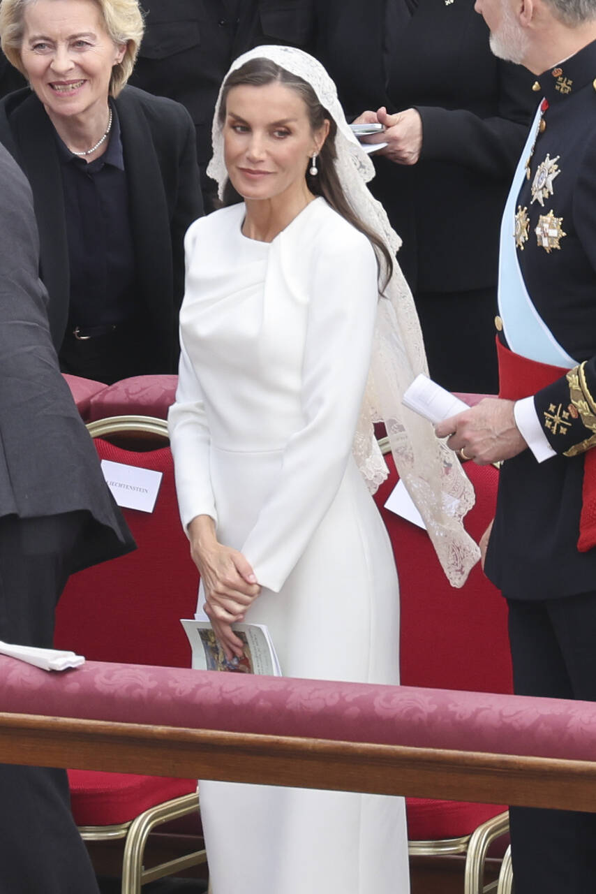 corona espa&ntilde;ola looks