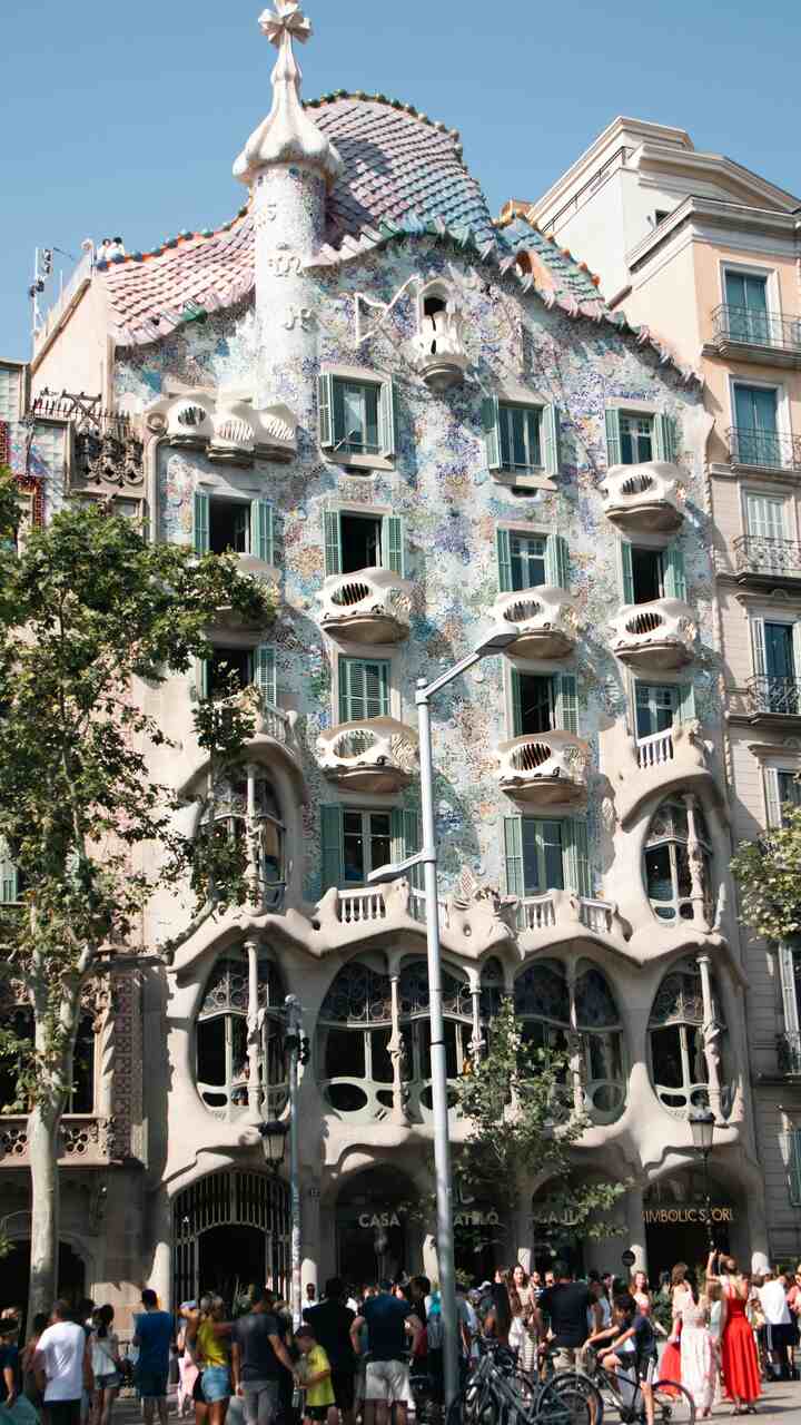 edificio modernista gaud&iacute;