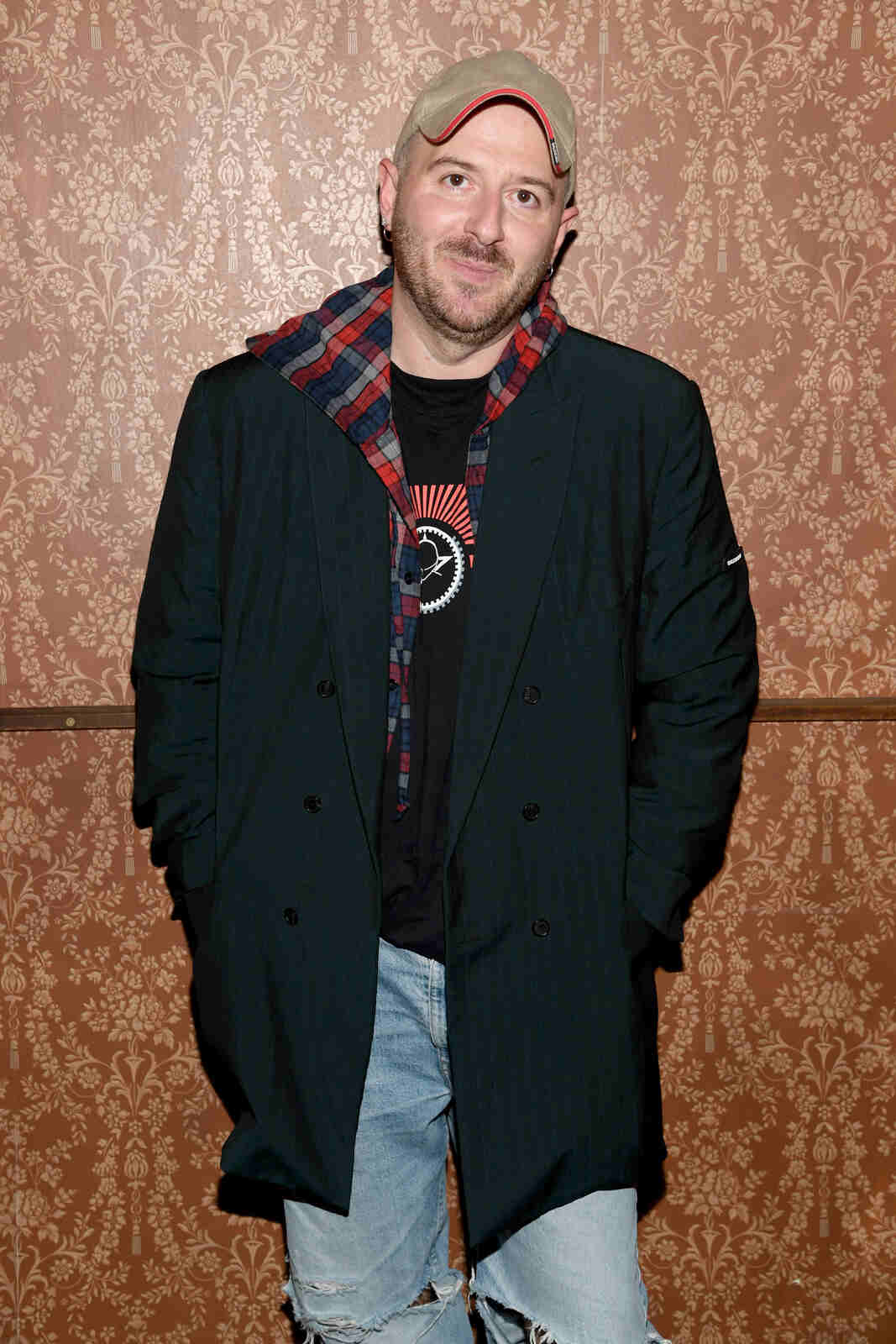 Demna Gvasalia dando una charla de moda