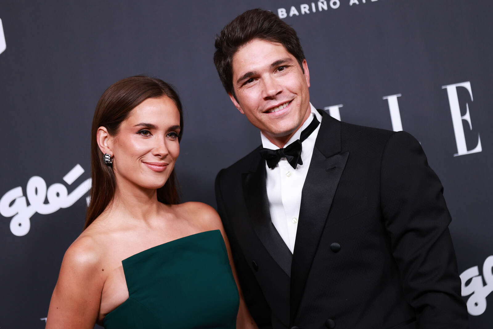 Mar&iacute;a Pombo y Pablo Castellanos posando en un photocall